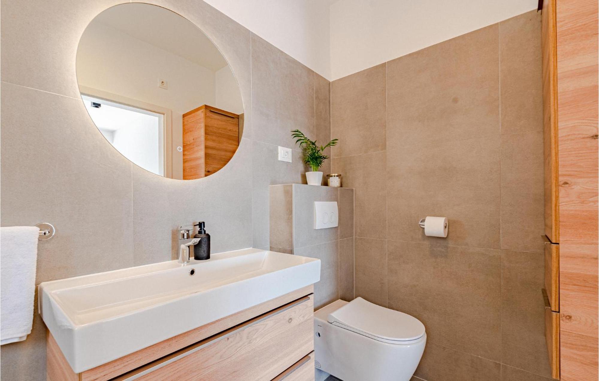 3 Bedroom Amazing Home In Blato Blato  Buitenkant foto