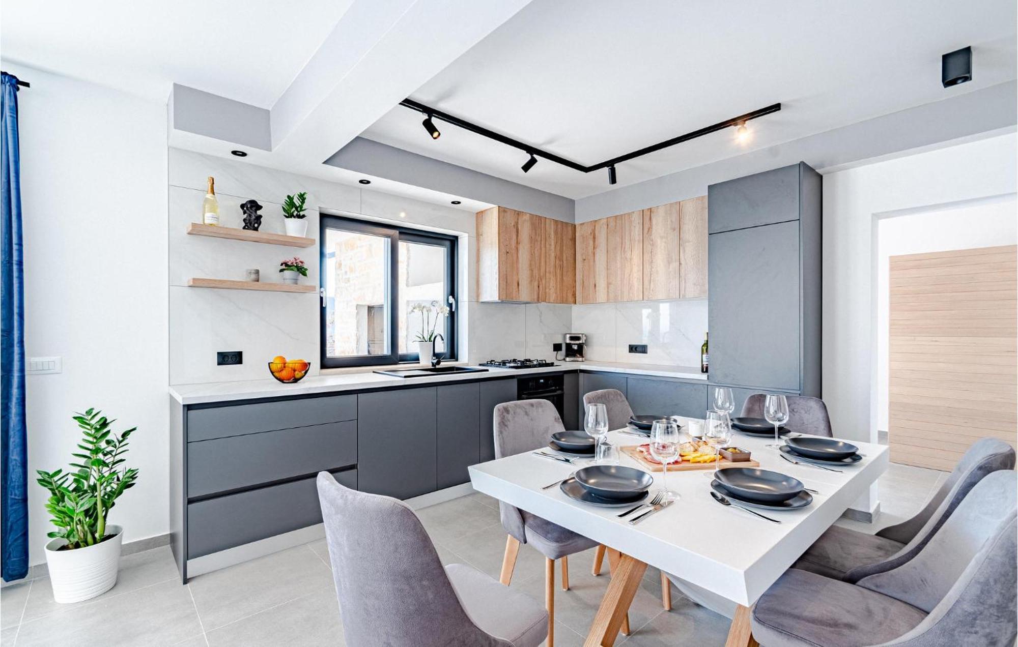 3 Bedroom Amazing Home In Blato Blato  Buitenkant foto